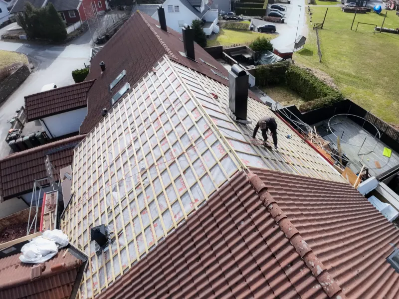 Takarbeid og taktekking utført av Byggmester G Finsådal